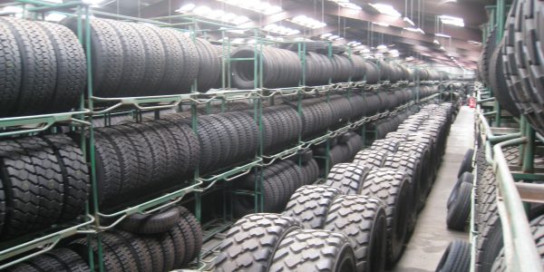 Achat de pneus le plus grand choix de pneus pour voitures, 4x4, SUV, camionnettes, poids lourd, accessoires avec centres de montage rapides de vos pneus